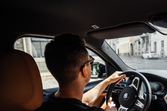 Tu auto puede estar robando tu identidad: guía para evitarlo