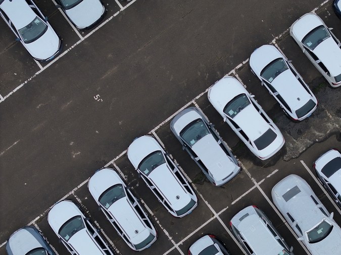 Uber ofrece 1000$ a usuarios para que se cambien a vehículos "verdes"