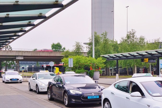 Uber ofrece 1000$ a usuarios para que se cambien a vehículos "verdes"