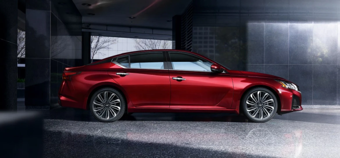 Nissan Altima 2025: nuevos motores para un clásico renovado