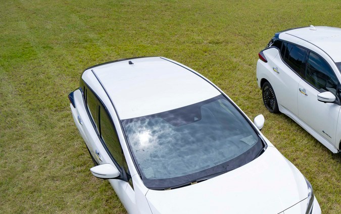 Nissan innova el mercado automotor con una pintura especial