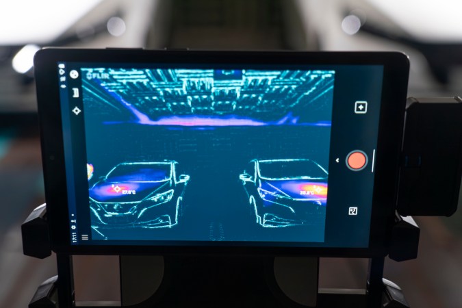 Nissan innova el mercado automotor con una pintura especial