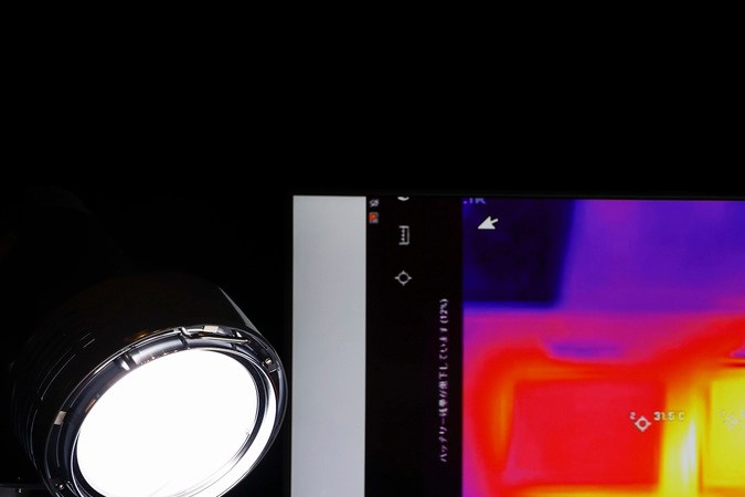 Nissan innova el mercado automotor con una pintura especial