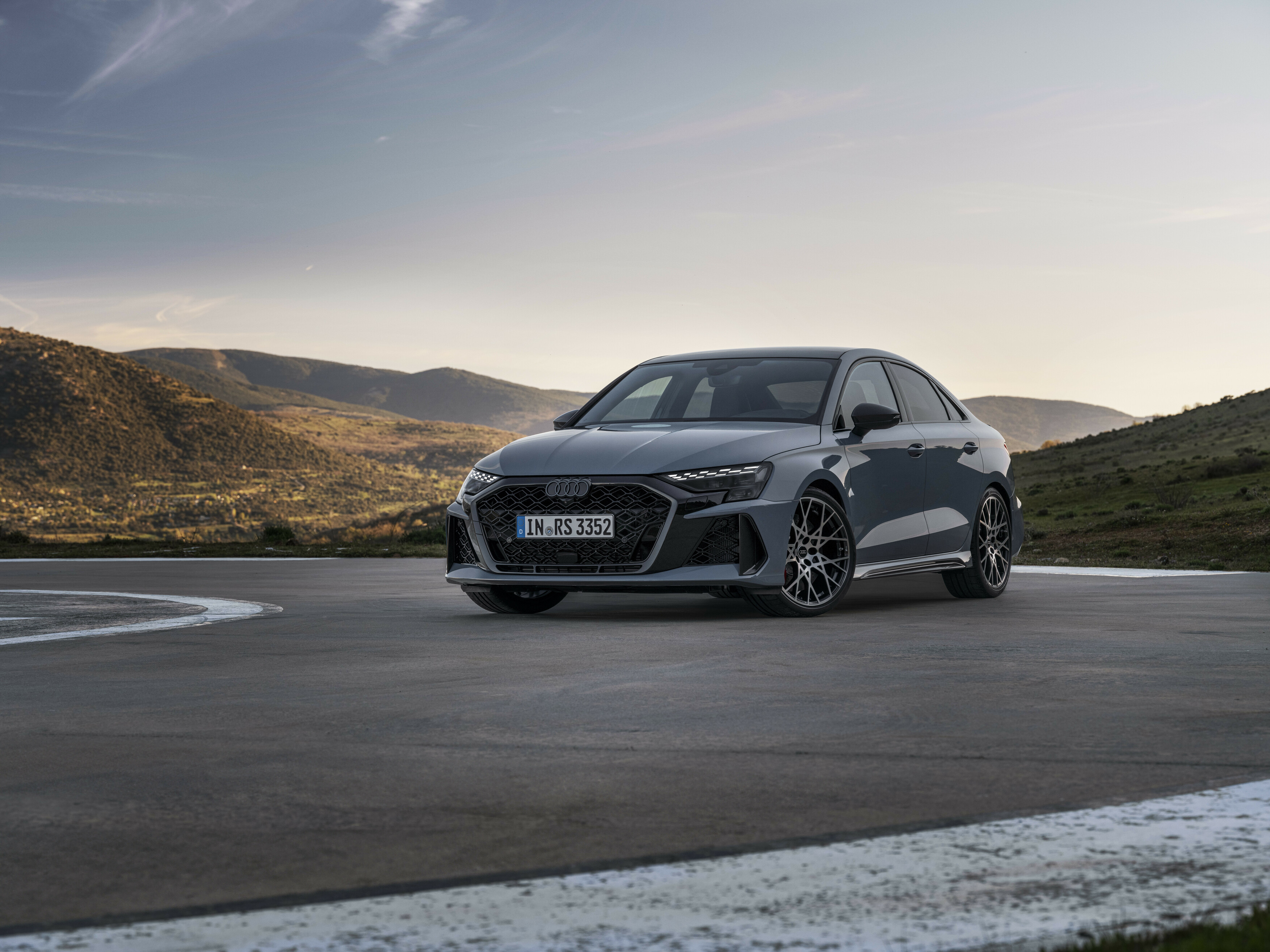 Audi RS3 2025: más deportivo y mejor confort