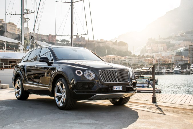 ¿Cuál SUV de lujo comprar? Toyota Century o Bentley Bentayga