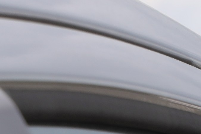 Los riesgos de cerrar los espejos retrovisores al estacionar