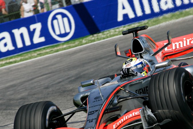 Joya histórica: el primer F1 de Hamilton y Montoya a subasta