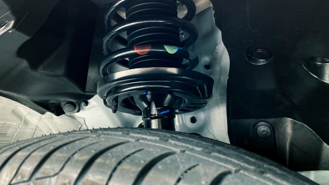 ¿Se pueden reparar los amortiguadores del auto?