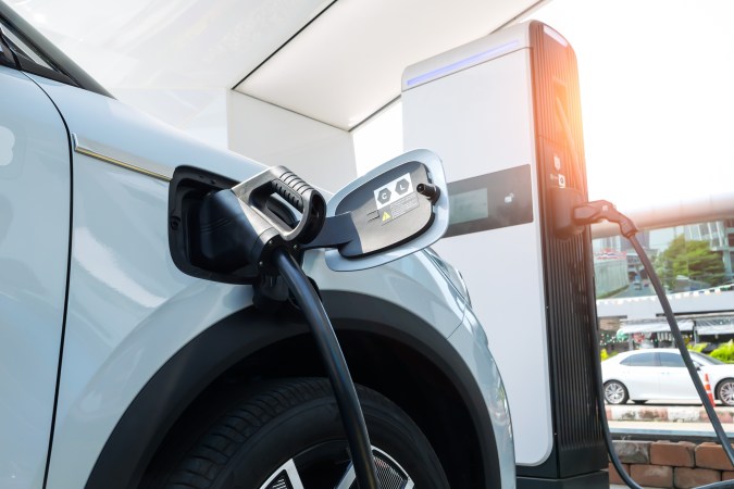 ¿Qué líquidos necesita un auto eléctrico?