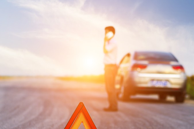 ¿Tu auto se apaga después de arrancar? Descubre por qué