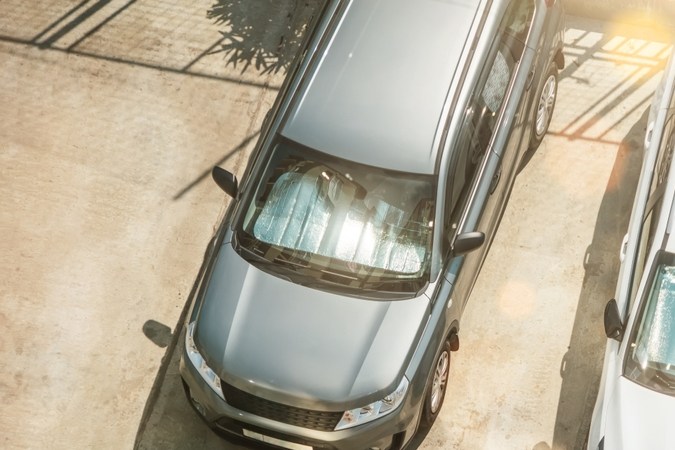 ¿Cuánto se calienta?: el riesgo de dejar tu auto al sol