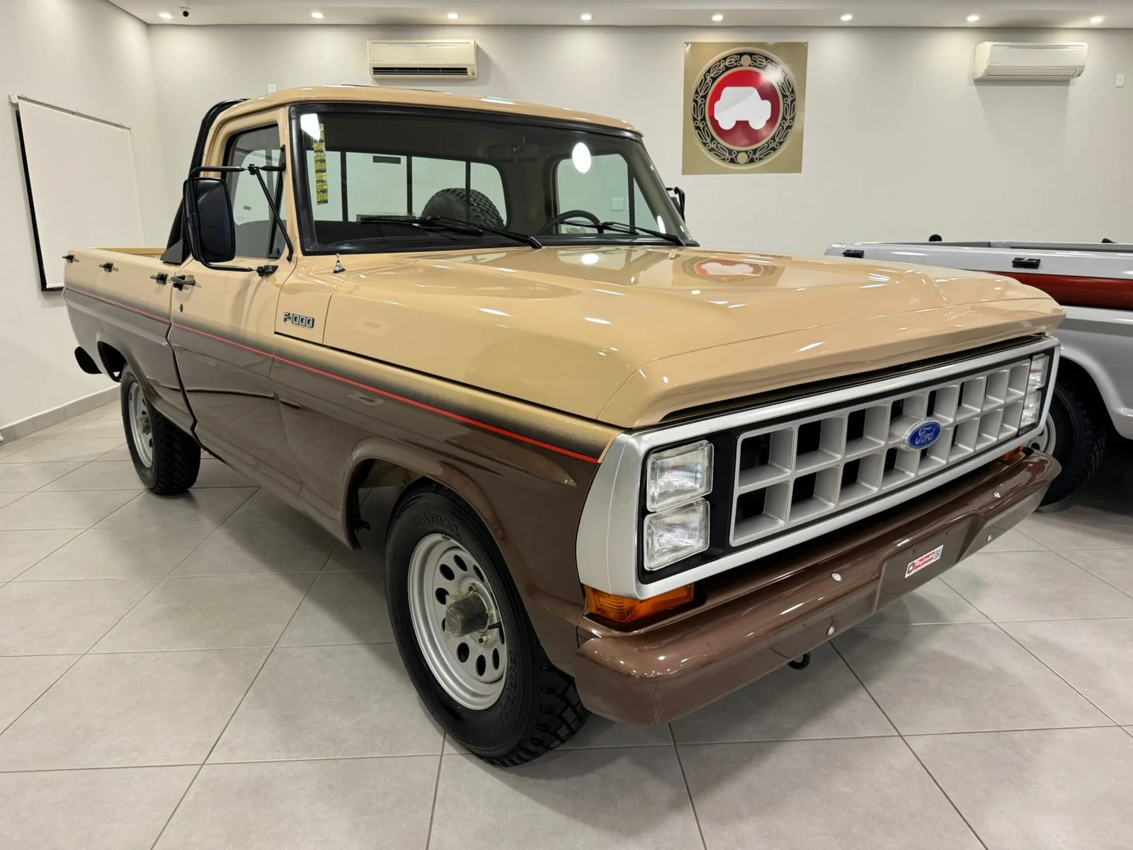 Tesoros ocultos: hallan Ford F-1000 con 0 km y sin estrenar