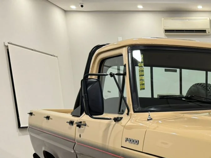 Tesoros ocultos: hallan Ford F-1000 con 0 km y sin estrenar