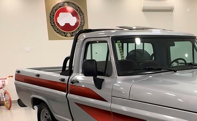 Tesoros ocultos: hallan Ford F-1000 con 0 km y sin estrenar