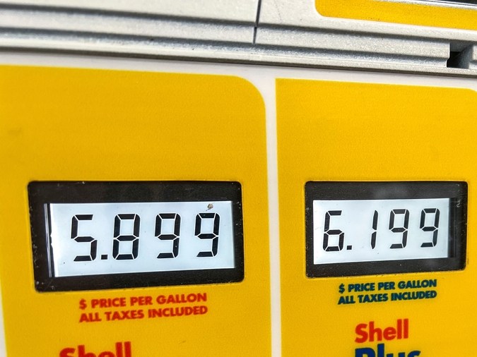 Los riesgos de cargar combustible en gasolineras low cost