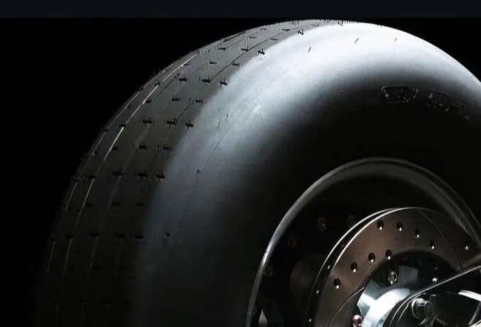 Harley Davidson fabricó un "carro" con 200 CV