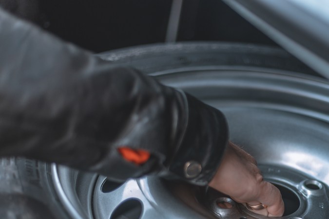 ¿Se vence la llanta de repuesto?