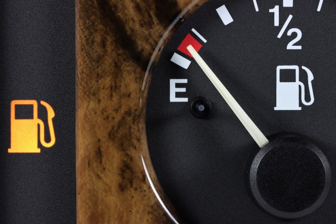 luz reserva de gasolina no se apaga
