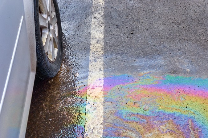 Guía práctica para limpiar un derrame de gasolina en el maletero