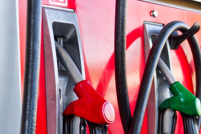 Los riesgos de cargar combustible en gasolineras low cost