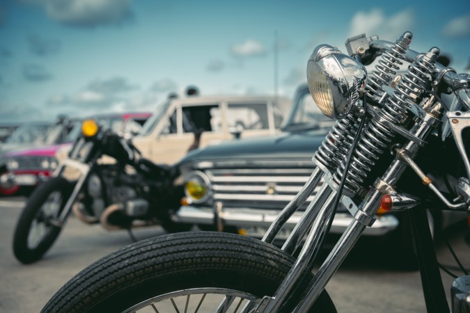Cómo ajustar la suspensión de tu moto para ganar seguridad y rendimiento
