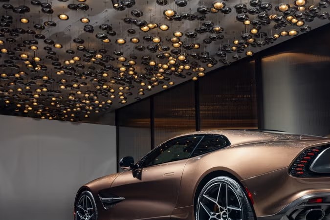 Aston Martin Vanquish 2025