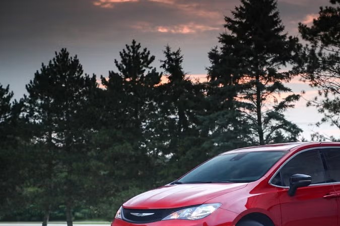 2025-chrysler-voyager-