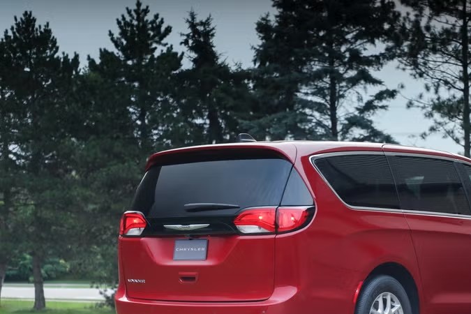 2025-chrysler-voyager-