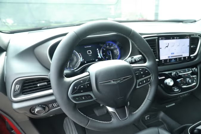 2025-chrysler-voyager-