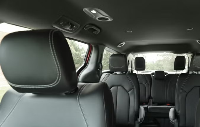 2025-chrysler-voyager-