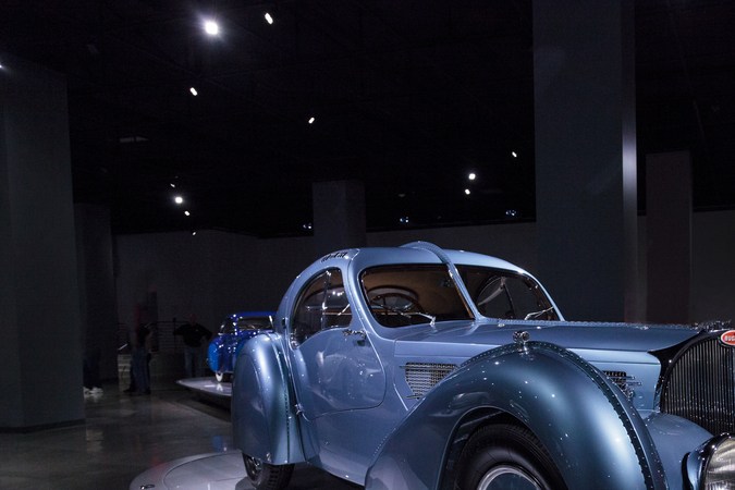 cuantos dolares cuesta Bugatti