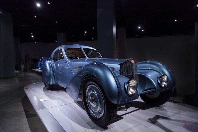 cuantos dolares cuesta Bugatti