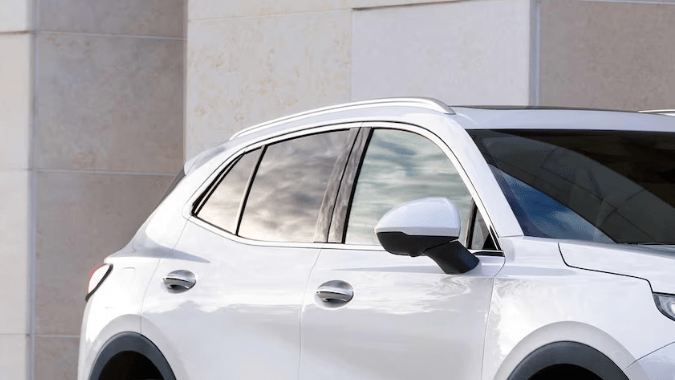 Autos de marcas no premium que desafían a los modelos de lujo en 2024