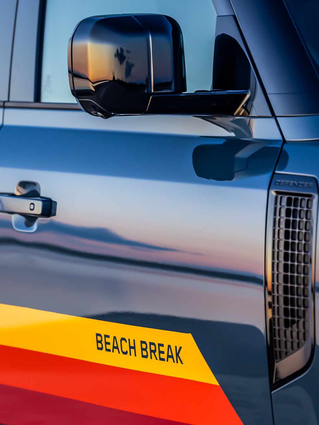 Land Rover Defender Beach Break Edition 2025