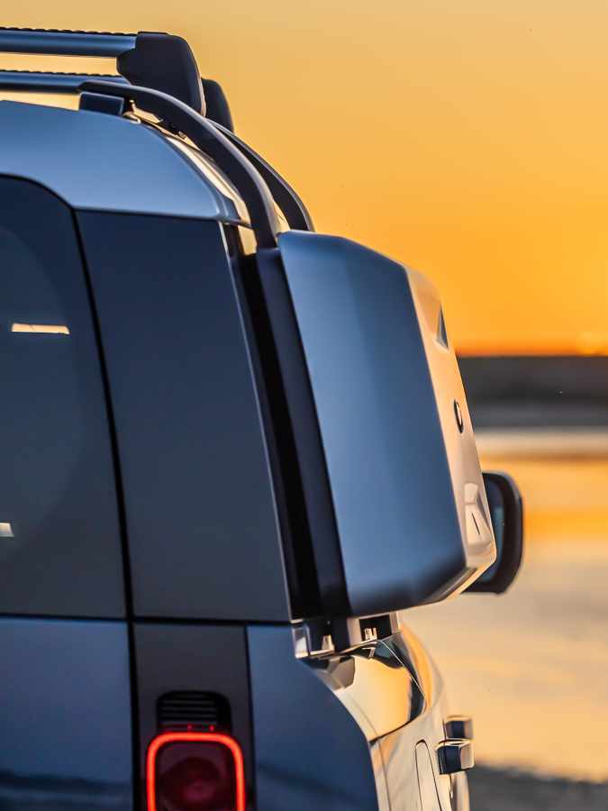 Land Rover Defender Beach Break Edition 2025