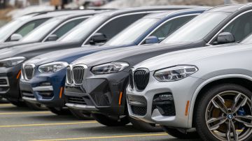 BMW llama a revisión masiva de autos por falla en frenos