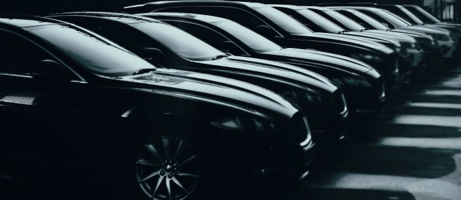 Autos de marcas no premium que desafían a los modelos de lujo en 2024