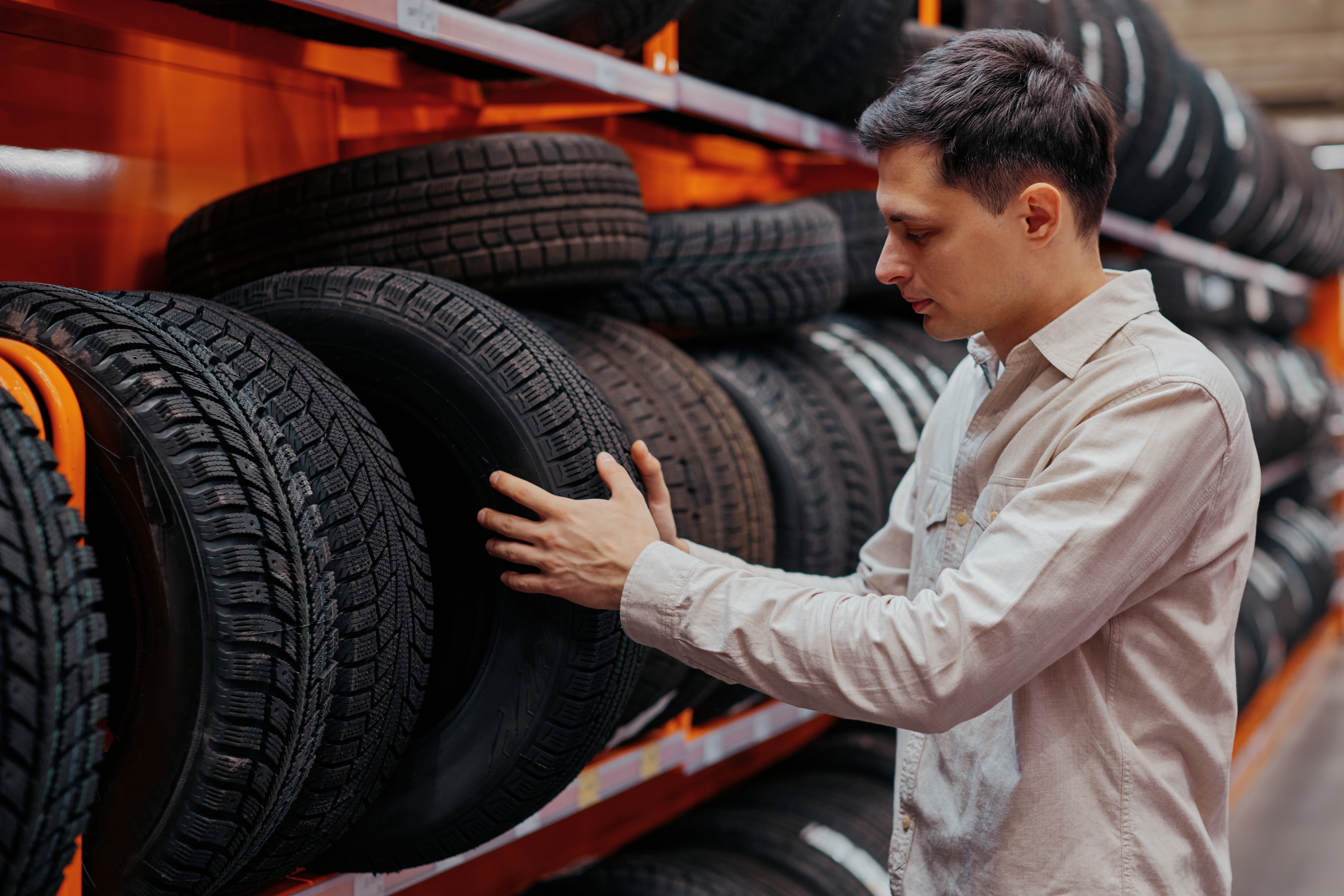 ¿Qué significa el punto rojo en las llantas de tu auto?