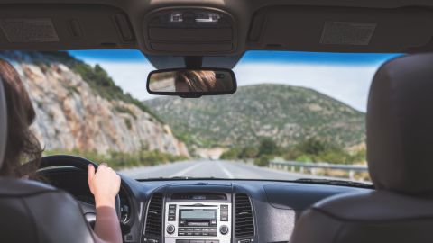 Auto inteligente despierta a conductor con vibraciones y alarmas