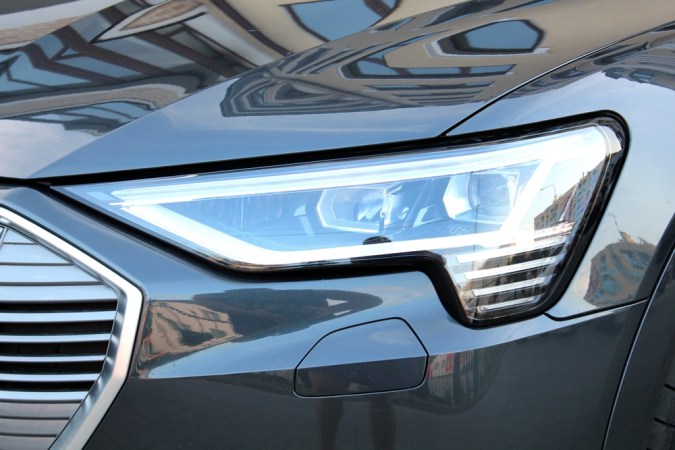 Luces diurnas vs faros delanteros: diferencias clave