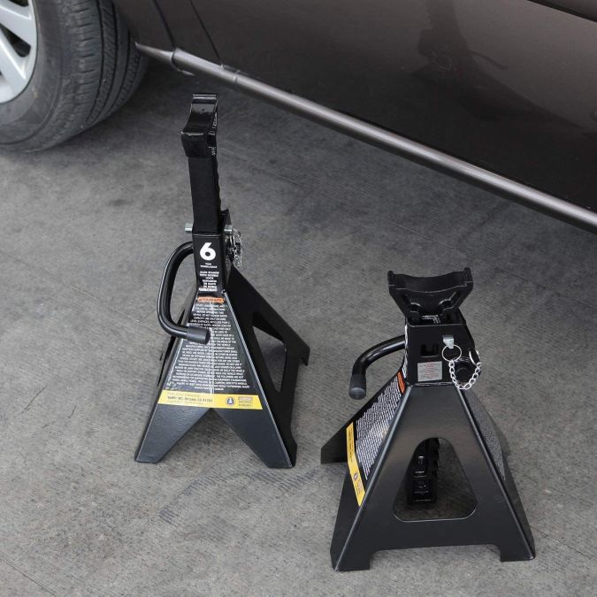 do cars come with jack stands