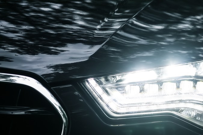 Luces diurnas vs faros delanteros: diferencias clave