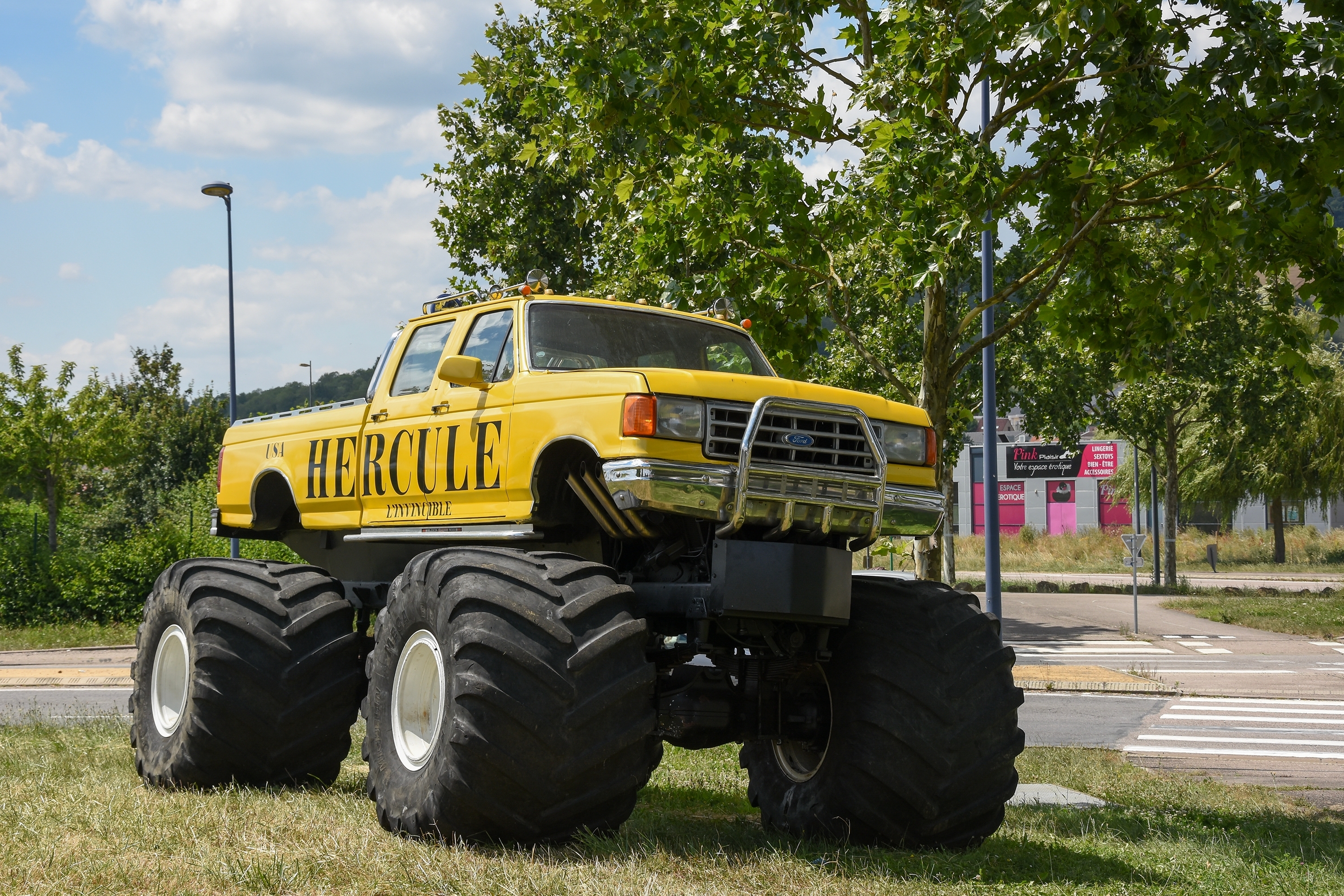 Qué es un monster truck