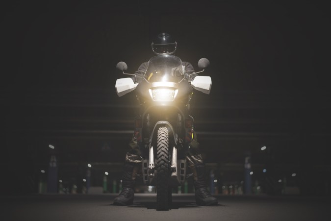 Cómo instalar faros adicionales en tu moto: guía completa