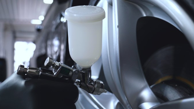 Tipos de pintura para rines de auto: cómo aplicarla