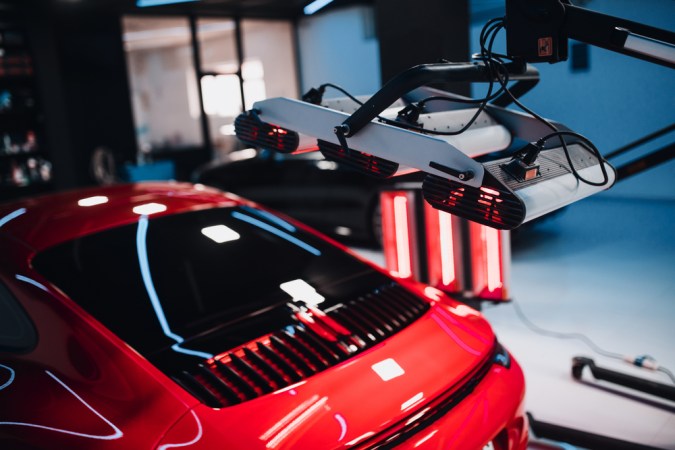 ¿Cuál color de carro consume menos gasolina?