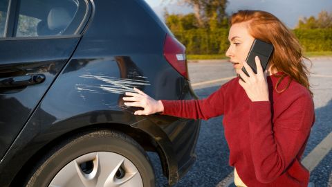 Raspaduras en el coche: cómo ocultarlas en pocos minutos