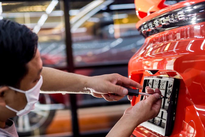 De 150$ a millonario: una matrícula de auto creo un imperio