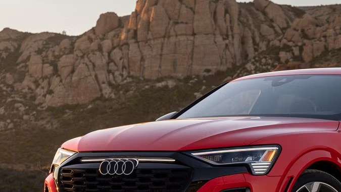 2024-audi-sq8-e-tron-