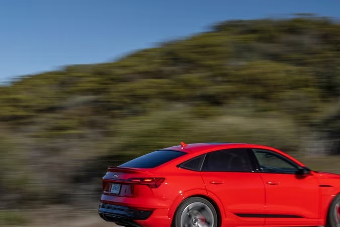 2024-audi-sq8-e-tron-